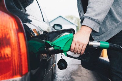 Petrol station warning as drivers told to 'never' let fuel go below this level