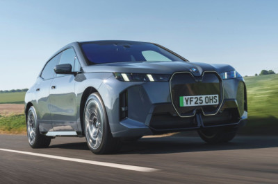 2025 BMW iX xDrive60 M Sport | UK Review