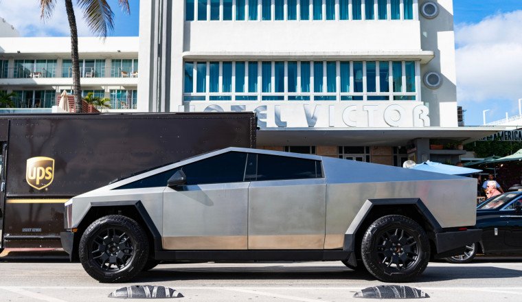Tesla Cybertrucks Lose 35% Of Their Value In Just 1 Year