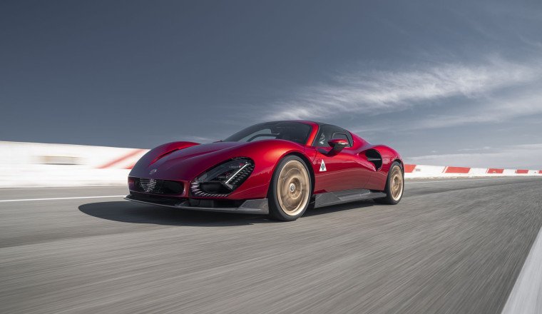 Alfa Romeo 33 Stradale: Modern Rocketship!