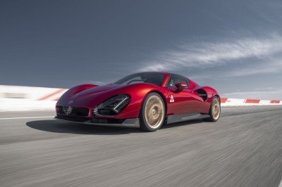 Alfa Romeo 33 Stradale: Modern Rocketship!
