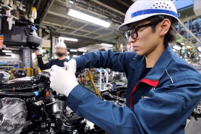 Go From Wake Up to Wind Down With This Japanese Truck Factory Worker