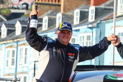 Rally community raises £100,000 for Dai Roberts’ family