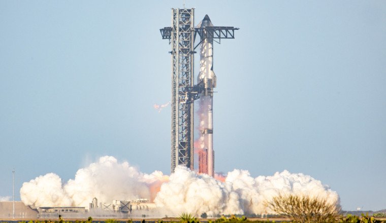 SpaceX Starship Suffers 'Rapid Unscheduled Disassembly' While Returning To Earth