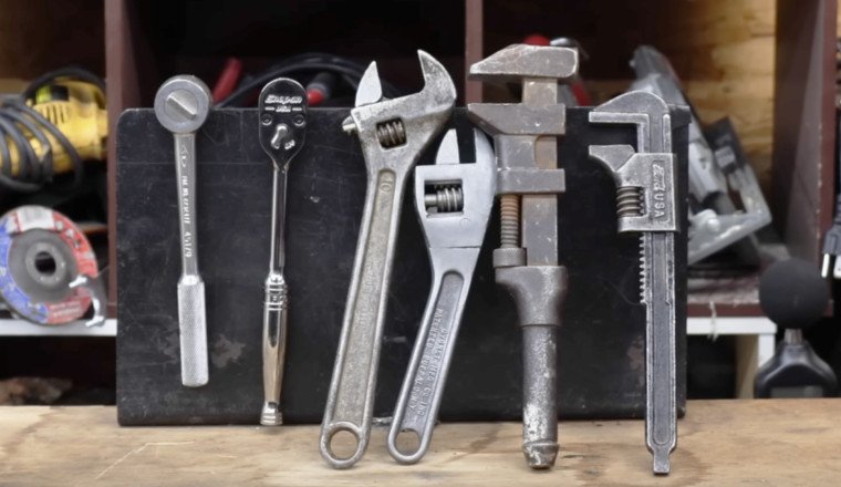 Watch a 100-Year-Old Snap-On Embarrass Modern Socket Wrenches
