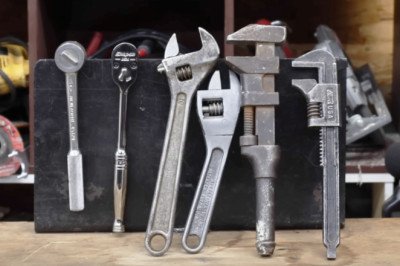 Watch a 100-Year-Old Snap-On Embarrass Modern Socket Wrenches