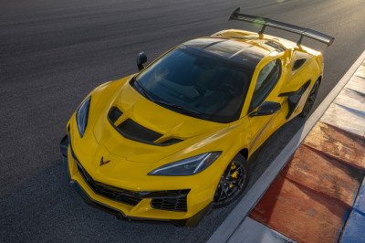 A Stock 2025 Corvette ZR1 Has Already Beaten Chevy’s Official 0 to 60 Time