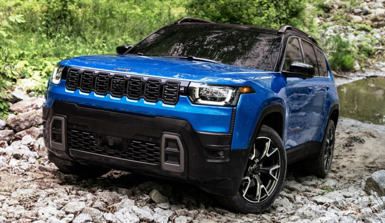 The Jeep Cherokee Is Coming Back As A Beefy-Looking Hybrid