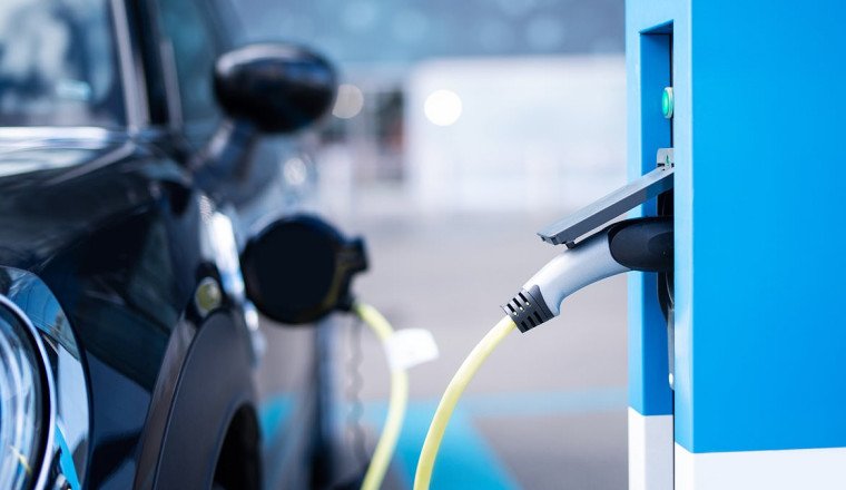 Used electric cars lose half their value in two years - and experts are blaming car makers