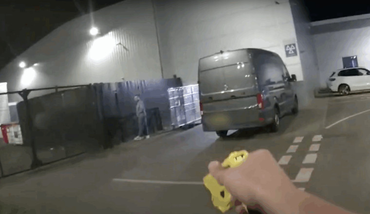 Taser wielding police officers apprehend would-be car thieves at Kent BMW dealership