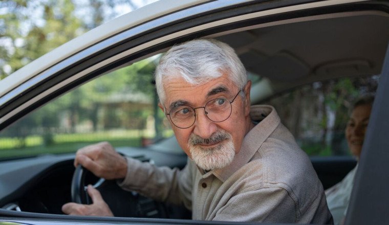 The tell signs suggesting older motorists should ‘stop driving’