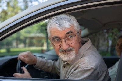 The tell signs suggesting older motorists should ‘stop driving’