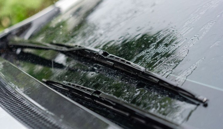 Drivers urged to clean windscreens or risk £1,000 fine