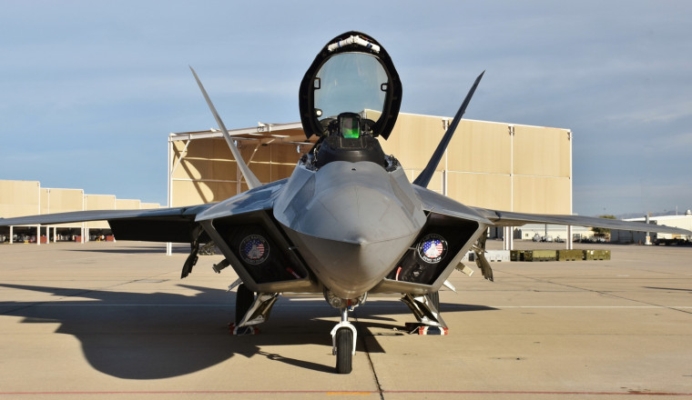 What It's Really Like Inside The Cockpit Of An F-22 Raptor Fighter Jet