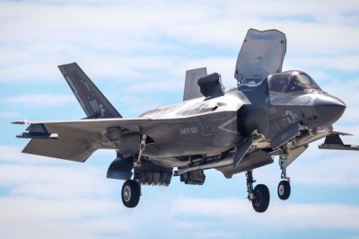 Here's Why The F-35 Lightning Has That Flap Behind The Cockpit