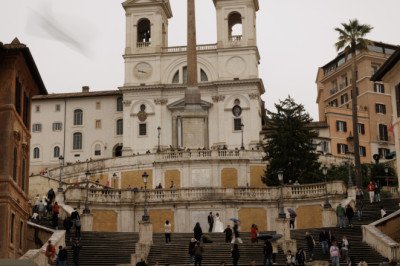Elderly Man Somehow Gets Mercedes A-Class Stuck Driving Down Rome's Spanish Steps