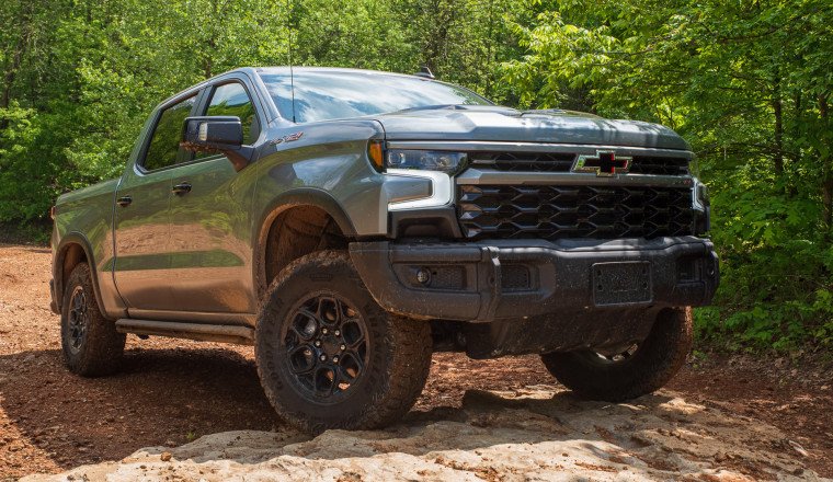 Here’s Why GM Is Sticking With V8s While Everyone Else Switches to Six Cylinders