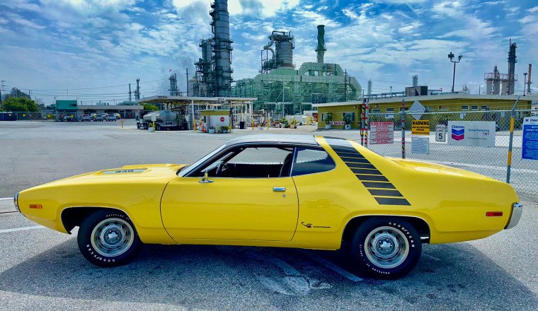 Original Owner: ’72 Plymouth Road Runner Left Tire Marks Across Chicago