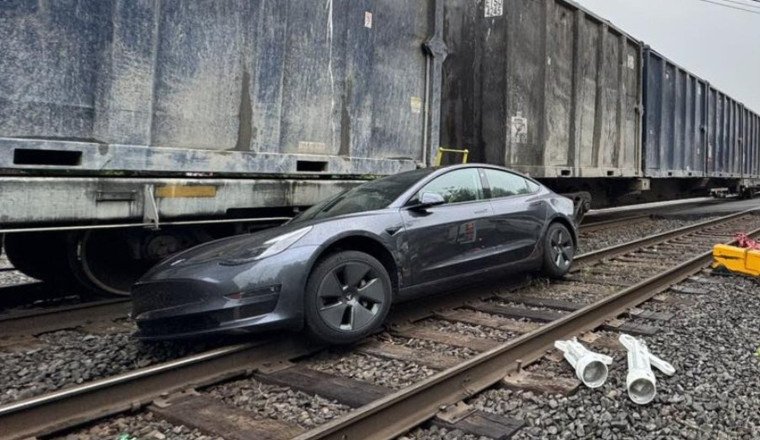 Tesla In 'Self-Drive Mode' Hit By Train After Turning Onto Train Tracks