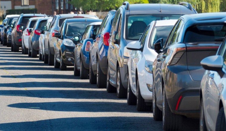 Drivers urged not to do 1 thing when driving on Saturday