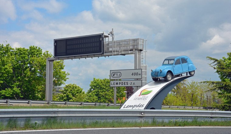 Here’s Why There’s a Citroen 2CV Roadside Attraction in Central France