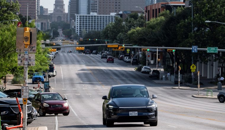 How does Tesla’s robotaxi system work? Inside its remote control strategy and safety gaps