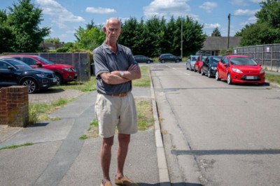 Parking chaos in UK village as drivers dump cars to avoid airport charges