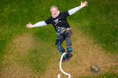 Electric car brand offering free bungee jumps to anyone who visits its showrooms
