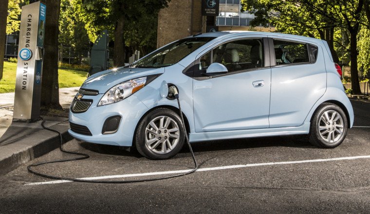 How Long Do EV Batteries Really Last Compared To Gasoline Cars?
