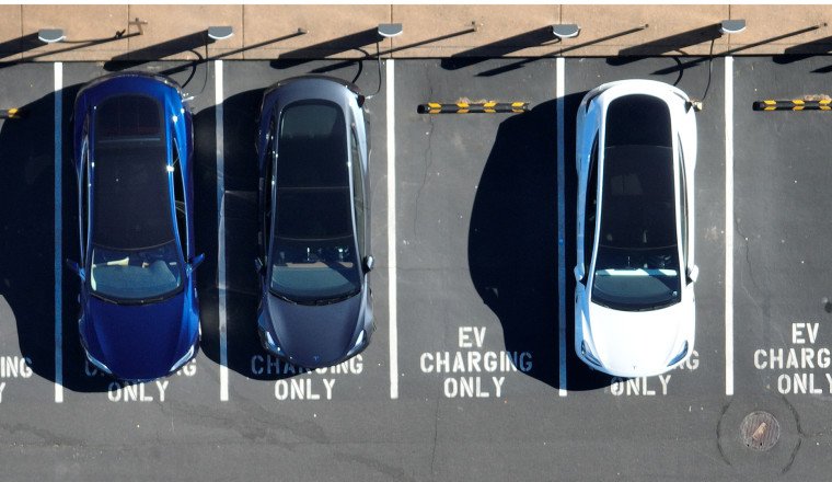 Judge Says Feds Can’t Withhold Money From State EV Charger Programs