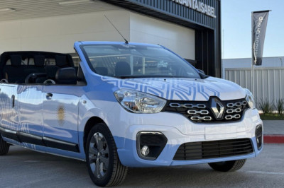 Renault Built A Bizarre One-Off Convertible Van Limousine To Shuttle People Around Its Factory