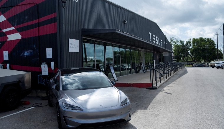 Tesla’s robotaxi rollout hits bumps: Lane mistakes, sudden stops caught on video