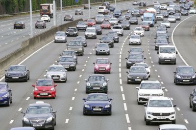 Drivers face £100 fine for common move which actually breaks the Highway Code