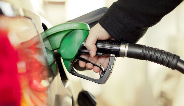 Drivers urged to fill up cars with petrol on Sunday
