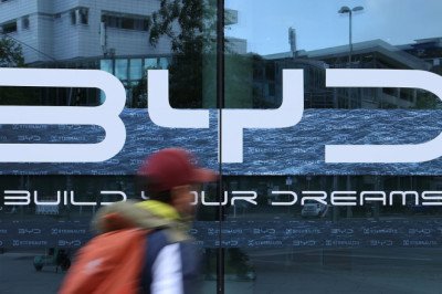 How Chinas BYD overtook Tesla to become world's biggest EV maker - now it's plotting to takeover the UK