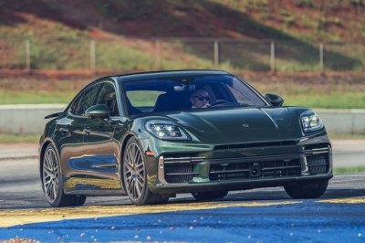 New Panamera breaks its own Road Atlanta record