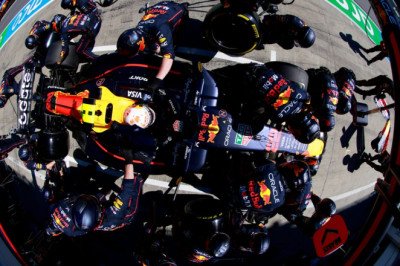 Melting tyres, massive deficit - What's going so wrong for Tsunoda