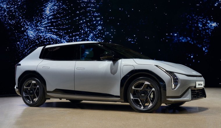 New Kia EV4 hatchback brings 388-mile range for £37,695