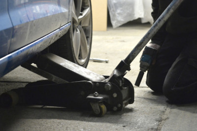 Where Are The Strongest And Weakest Jack Points Under Your Car?
