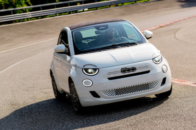 Official: Fiat 500 Hybrid to arrive in November with six-speed manual