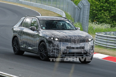 Next-Gen BMW X5 Spied Hammering the Nürburgring With Full-Width Kidney Grille