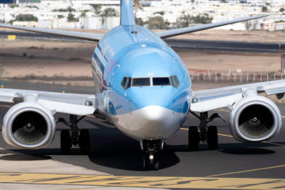 Why Are Boeing 737 Engine Casings Flat On The Bottom?