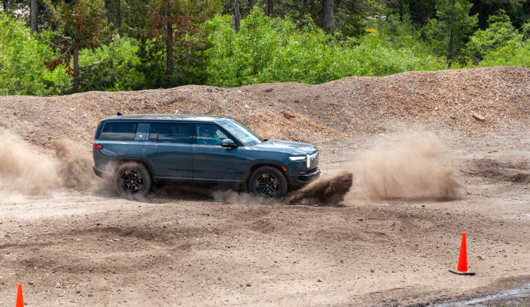 Rivian’s Kick Turn Takes the 360-Degree Tank Turn to a Whole New Level: Actually Useful