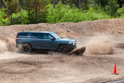 Rivian’s Kick Turn Takes the 360-Degree Tank Turn to a Whole New Level: Actually Useful