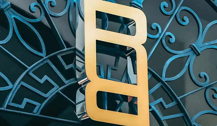 Range Rover Has a New Logo for Places 10 Letters Won’t Fit