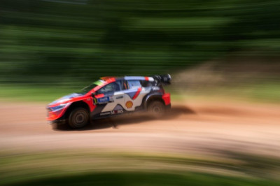 Neuville grabs early Estonia lead