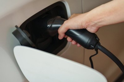 Labour's Electric Car Grant will be a drain on taxpayers and cause 'rampant EV depreciation', experts warn