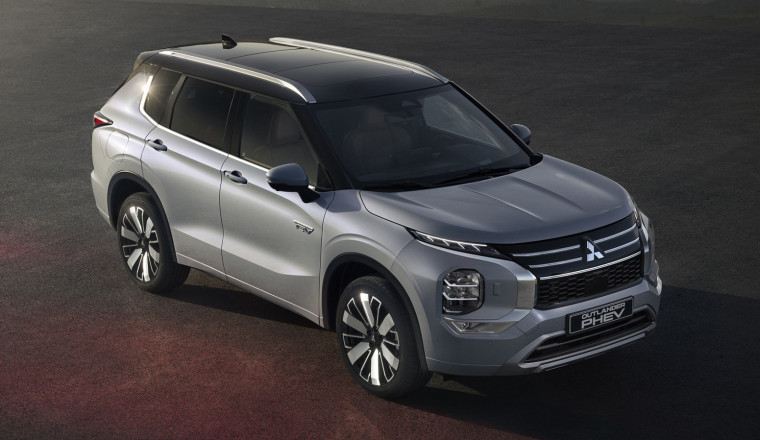 2026 Mitsubishi Outlander Goes Hybrid Only, Stays The Cheapest Three-Row Vehicle On Sale