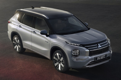 2026 Mitsubishi Outlander Goes Hybrid Only, Stays The Cheapest Three-Row Vehicle On Sale