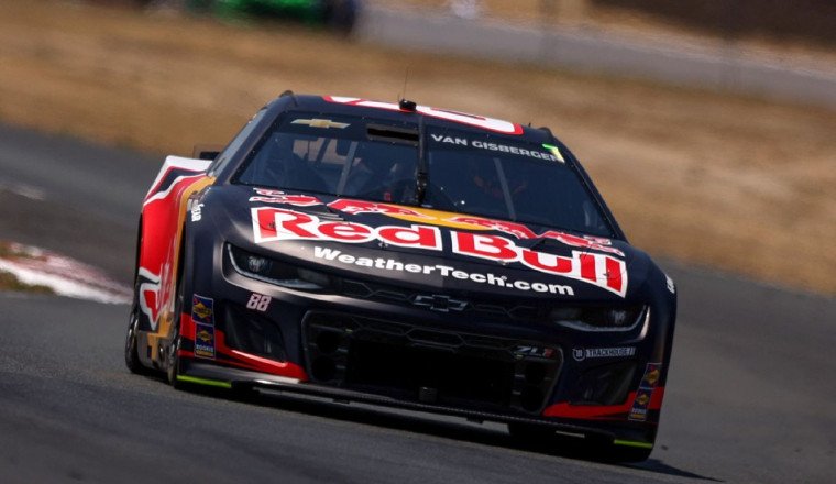 Van Gisbergen takes Sonoma to extend win streak